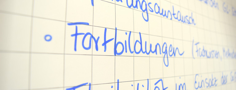 Foto eines beschriebenen Flipchartbogens